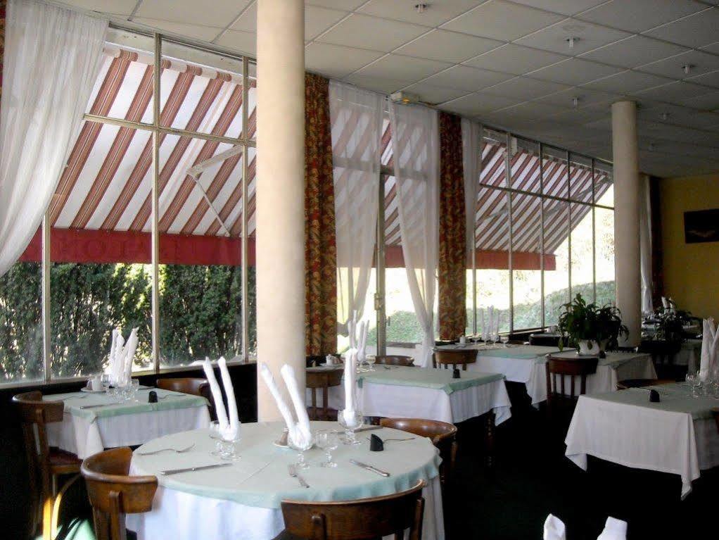 Logis Terrasse Hotel Lisieux Dış mekan fotoğraf